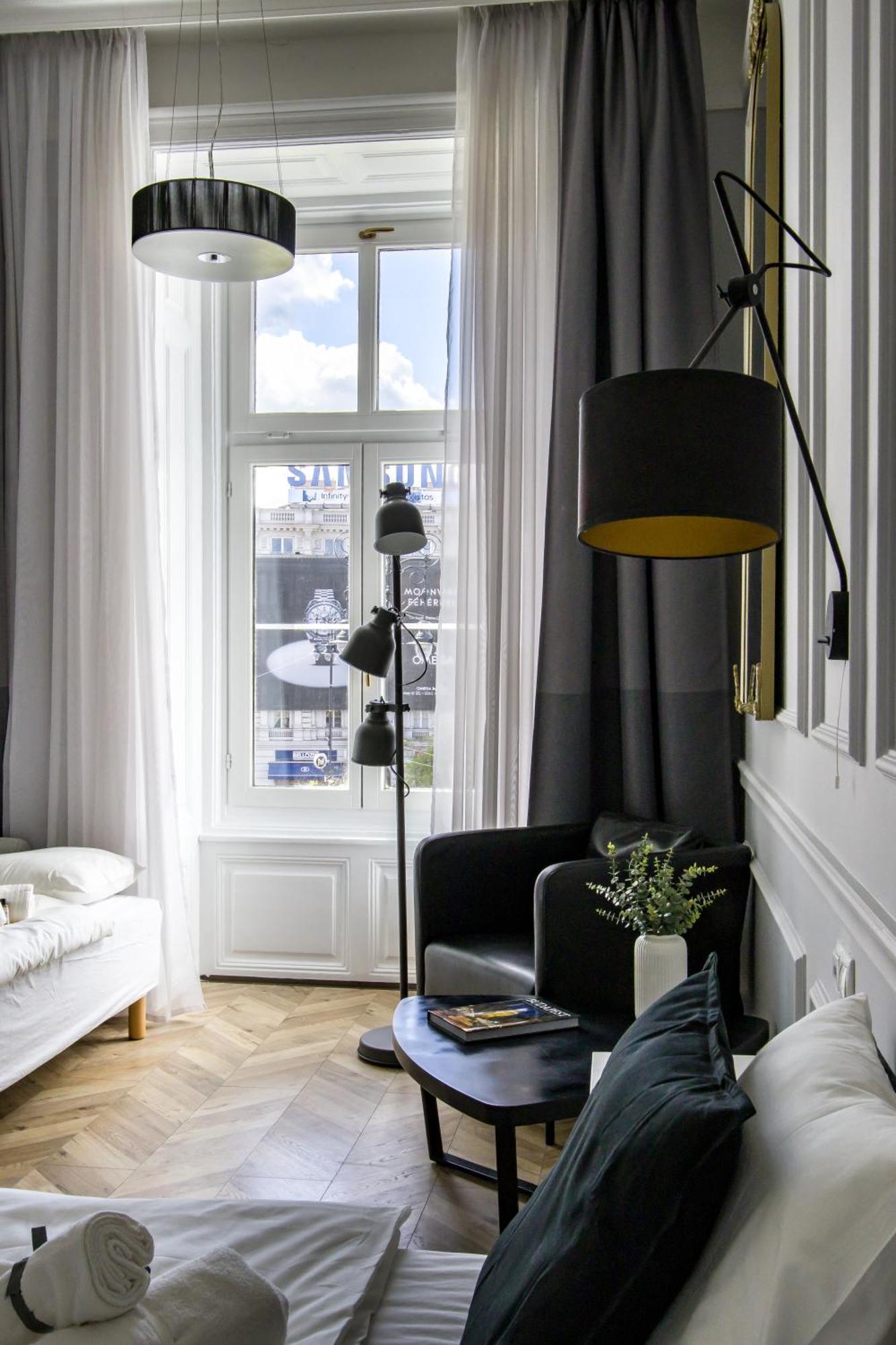 Wilson'S Oktogon Square Suite Apartment ブダペスト エクステリア 写真